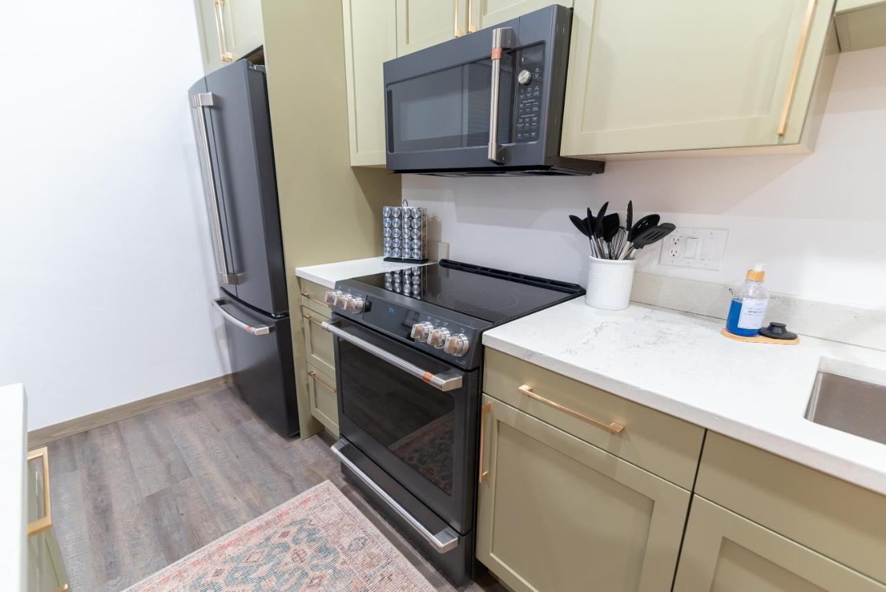 Colony Suites Палмър Екстериор снимка